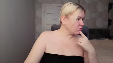 Snapshot of blackeyes11 chatting on January 18, 6:39 am blackeyes11 online show from January 18, 6:39 am