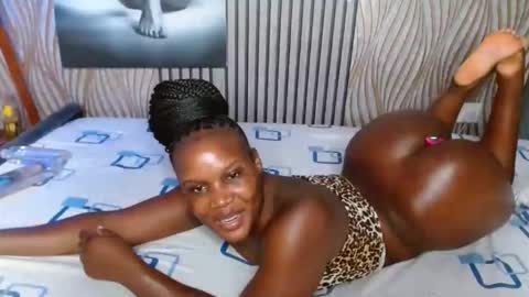 Snapshot of blackmellanin_ chatting on June 3, 1:52 am Smiley sylivia online show from June 3, 1:52 am