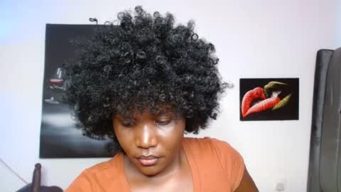 Snapshot of blackmellanin_ chatting on June 29, 10:59 am Smiley sylivia online show from June 29, 10:59 am
