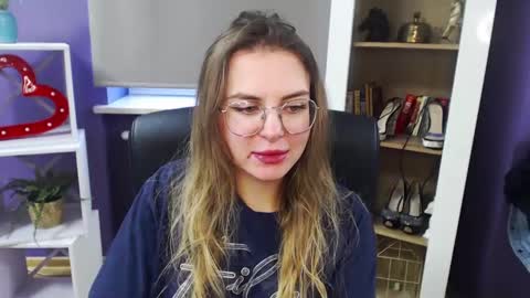 Snapshot of blackrosezoey chatting on December 22, 10:49 am Z O E Y online show from December 22, 10:49 am