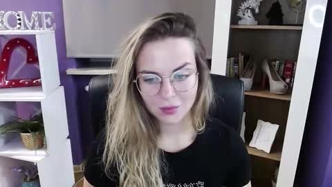 Snapshot of blackrosezoey chatting on October 22, 4:35 am Z O E Y online show from October 22, 4:35 am