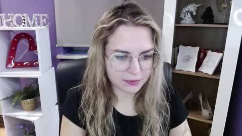 Snapshot of blackrosezoey chatting on October 27, 5:33 am Z O E Y online show from October 27, 5:33 am