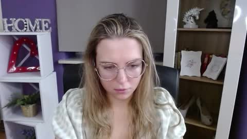 Snapshot of blackrosezoey chatting on November 6, 5:41 am Z O E Y online show from November 6, 5:41 am