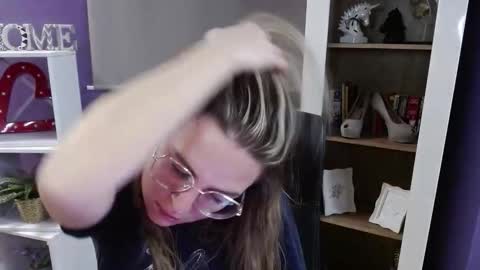 Snapshot of blackrosezoey chatting on November 19, 5:51 am Z O E Y online show from November 19, 5:51 am