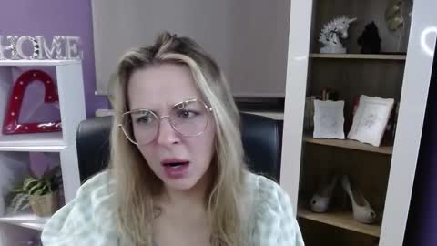 Snapshot of blackrosezoey chatting on November 27, 5:53 am Z O E Y online show from November 27, 5:53 am