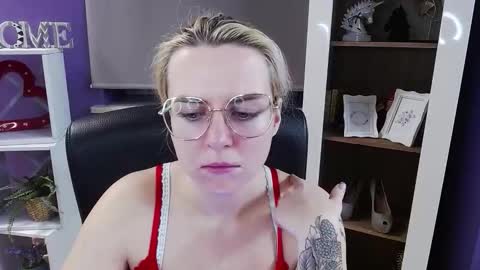 Z O E Y online show from February 23, 5:38 am