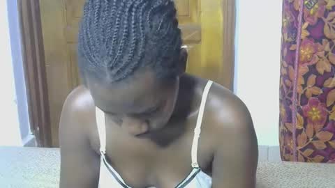 Snapshot of blahkbeauty chatting on October 8, 12:25 pm VIVIAN online show from October 8, 12:25 pm