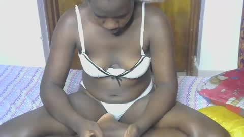 Snapshot of blahkbeauty chatting on November 25, 7:25 pm VIVIAN online show from November 25, 7:25 pm