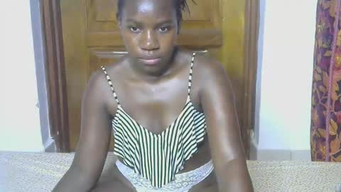 Snapshot of blahkbeauty chatting on November 28, 8:17 am VIVIAN online show from November 28, 8:17 am