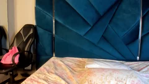 Snapshot of blaiirwall chatting on November 6, 8:43 pm BlairWall online show from November 6, 8:43 pm