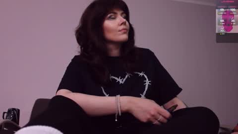 Snapshot of blake_luna chatting on December 14, 12:10 pm Britney online show from December 14, 12:10 pm