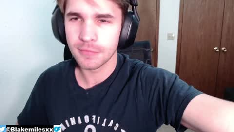 Snapshot of blakemiles2 chatting on December 4, 7:39 am Blake Miles online show from December 4, 7:39 am