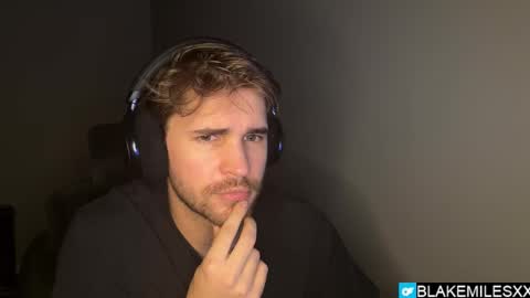 Snapshot of blakemiles2 chatting on November 4, 4:55 am Blake Miles online show from November 4, 4:55 am