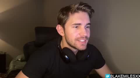 Snapshot of blakemiles2 chatting on November 9, 4:55 am Blake Miles online show from November 9, 4:55 am