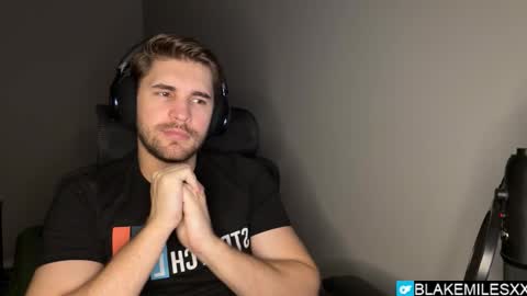 Snapshot of blakemiles2 chatting on November 11, 6:13 am Blake Miles online show from November 11, 6:13 am