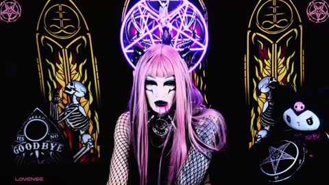 Snapshot of blasphemiangxrl chatting on December 10, 3:55 pm online show from December 10, 3:55 pm