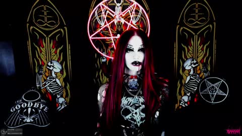 Snapshot of blasphemiangxrl chatting on December 21, 8:28 am online show from December 21, 8:28 am