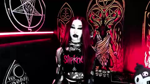 Snapshot of blasphemiangxrl chatting on November 1, 5:26 pm online show from November 1, 5:26 pm