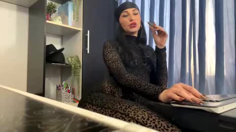 Snapshot of blazeamanda chatting on October 16, 2:18 pm Goddess Blaze online show from October 16, 2:18 pm