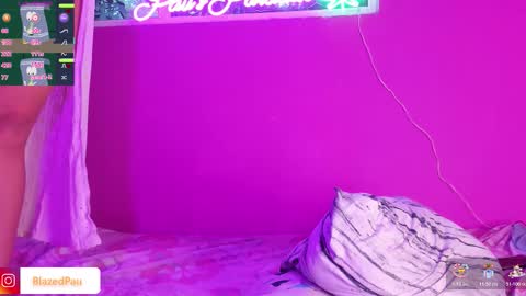 Snapshot of blazedpaux chatting on December 14, 10:25 pm Pau online show from December 14, 10:25 pm