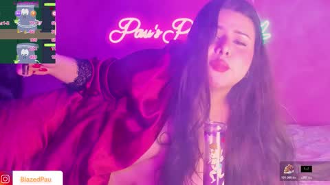 Snapshot of blazedpaux chatting on January 17, 2:16 am Pau online show from January 17, 2:16 am