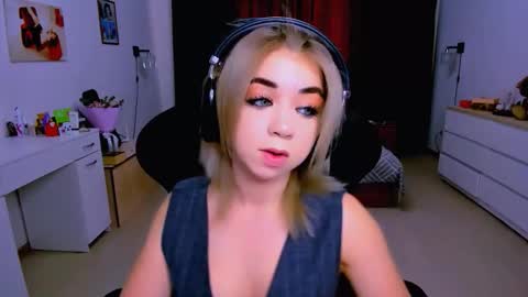 Snapshot of blinkofeyes chatting on September 12, 8:58 am Nicole online show from September 12, 8:58 am