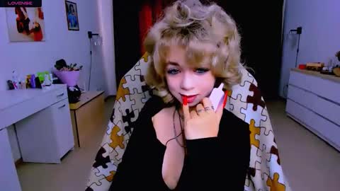 Snapshot of blinkofeyes chatting on September 14, 5:39 am Nicole online show from September 14, 5:39 am