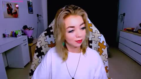 Snapshot of blinkofeyes chatting on September 15, 4:01 am Nicole online show from September 15, 4:01 am