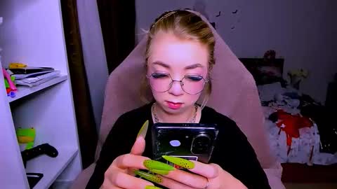 Nicole online show from December 22, 4:42 am