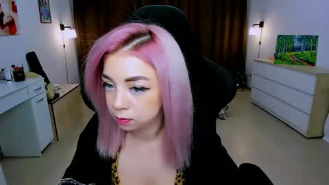 Nicole online show from December 18, 7:47 am