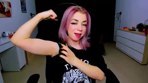 Nicole online show from January 20, 2:14 pm