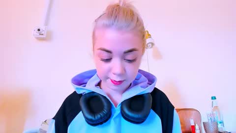 Nicole online show from February 26, 12:14 pm