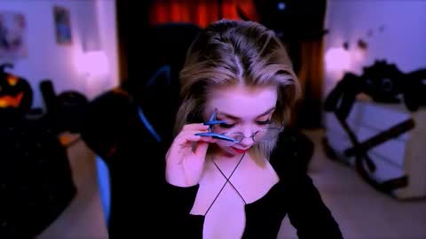 Nicole online show from October 10, 7:07 am