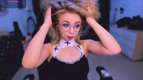 Nicole online show from November 7, 5:07 am