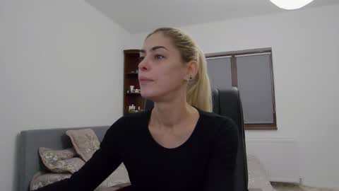 blonde4pasion online show from December 3, 5:42 am