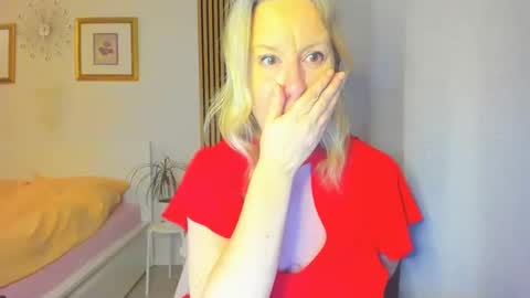 Snapshot of blonde_angel20 chatting on January 30, 5:17 pm Nicole online show from January 30, 5:17 pm