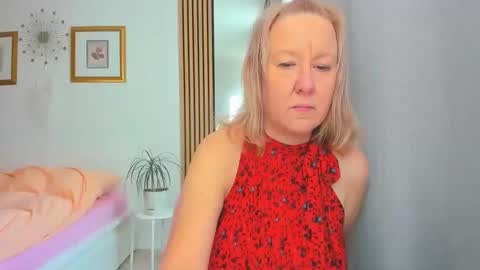 Snapshot of blonde_angel20 chatting on February 9, 8:54 am Nicole online show from February 9, 8:54 am