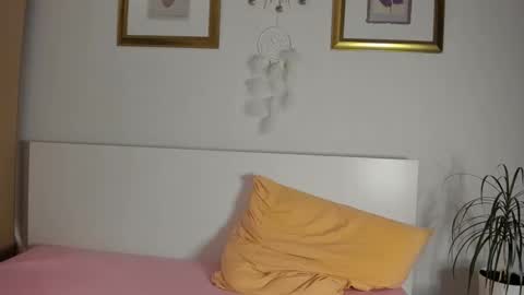 Snapshot of blonde_angel20 chatting on November 19, 5:07 am Nicole online show from November 19, 5:07 am