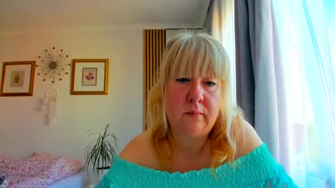 Nicole online show from June 18, 4:02 am