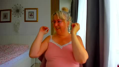Nicole online show from July 8, 4:06 am