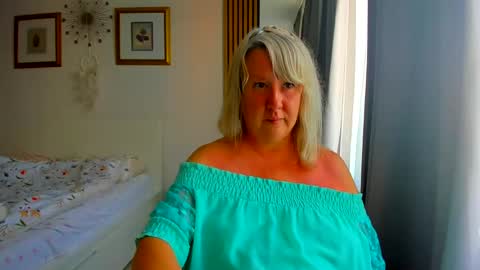 Nicole online show from July 17, 5:18 pm