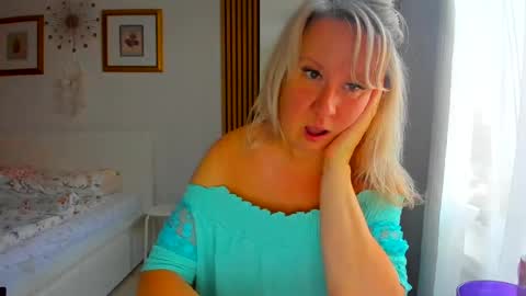 Nicole online show from July 28, 6:20 pm