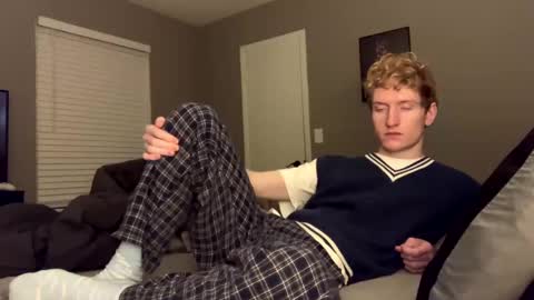 Snapshot of blonde_boi99 chatting on December 22, 6:06 am Blondie online show from December 22, 6:06 am