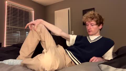 Snapshot of blonde_boi99 chatting on January 30, 2:27 am Blondie online show from January 30, 2:27 am