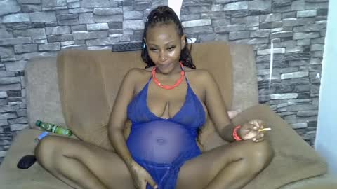 blonde_creamy online show from June 20, 7:16 pm
