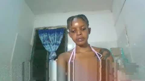 blonde_queenie online show from April 7, 8:53 pm