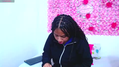 Snapshot of blonde_squirt_ chatting on January 7, 11:48 am blonde_squirt_ online show from January 7, 11:48 am