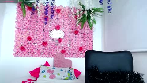 Snapshot of blonde_squirt_ chatting on January 8, 11:41 pm blonde_squirt_ online show from January 8, 11:41 pm