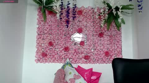 Snapshot of blonde_squirt_ chatting on January 24, 7:19 am blonde_squirt_ online show from January 24, 7:19 am