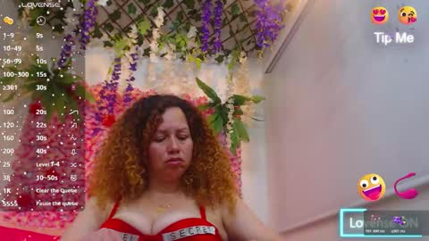 blonde_squirt_ online show from January 9, 4:54 pm